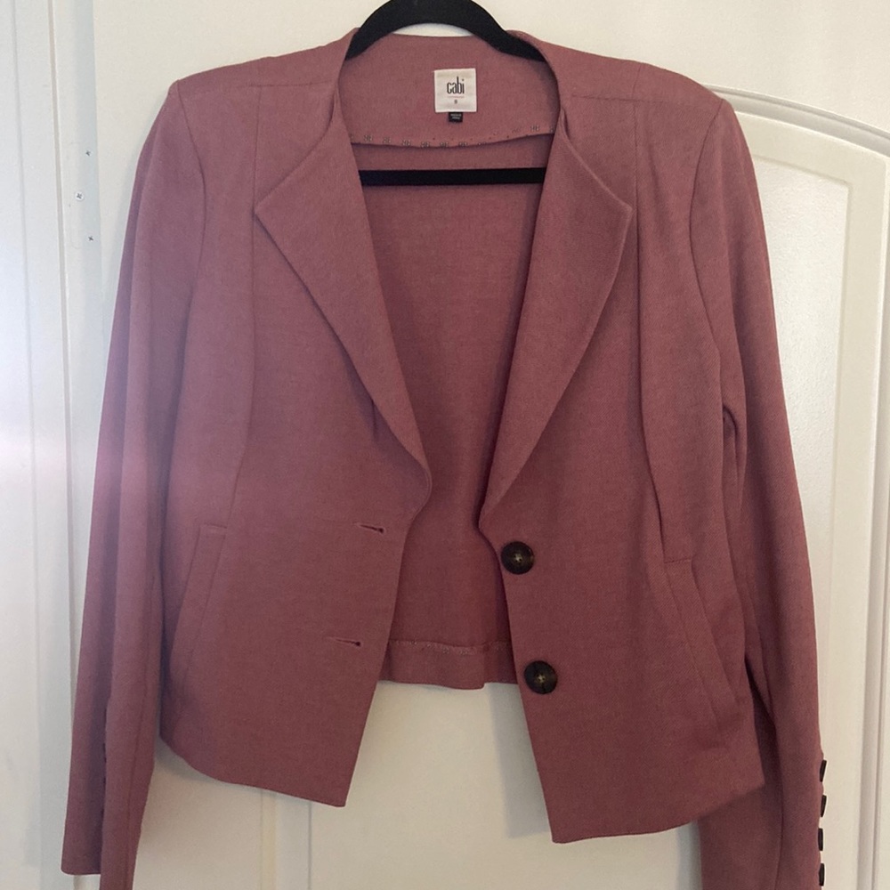 Cabi APPLAUD  light pink cropped jacket size 8 - faux tortoise buttons .